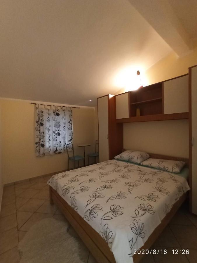Apartmani Lun Vir Bagian luar foto
